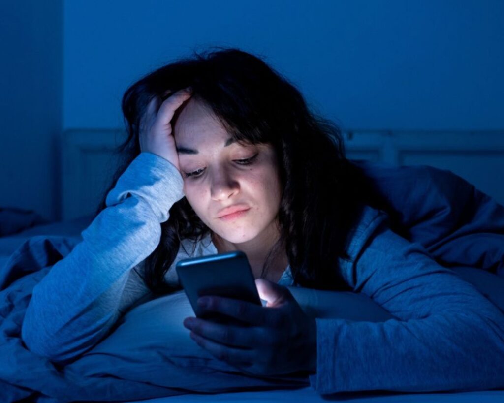 ảnh hưởng của ánh sáng xanh đến giấc ngủ