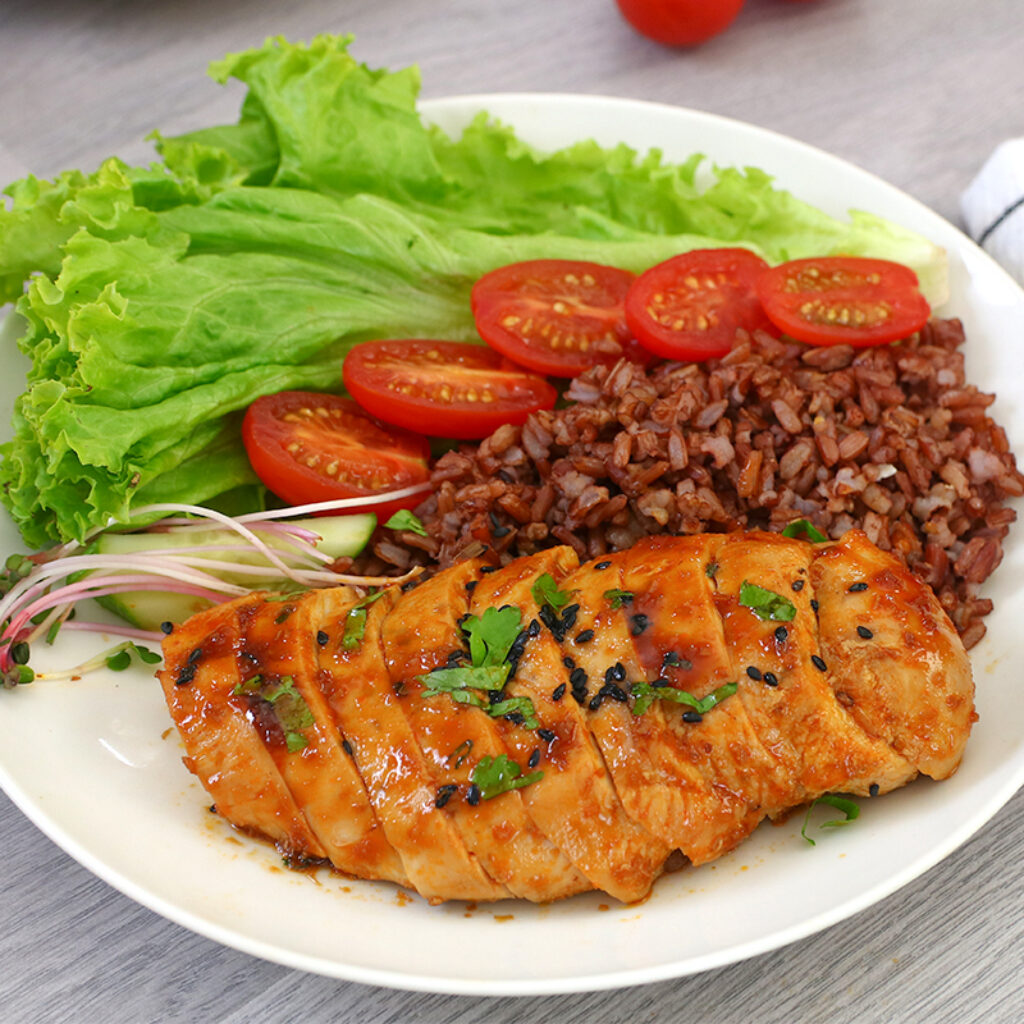 cơm gạo lức ức gà