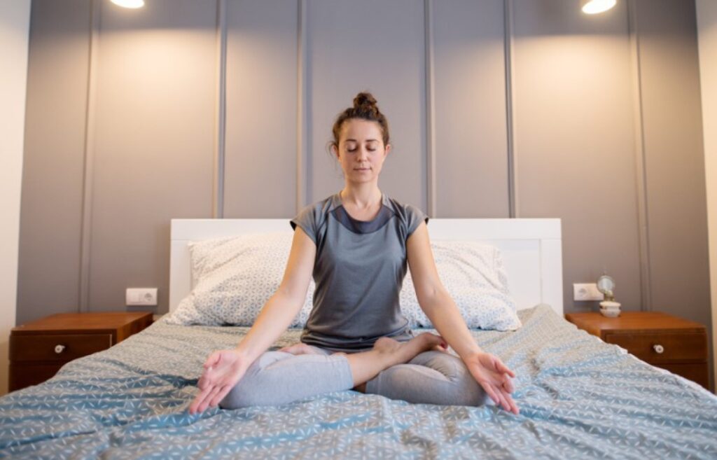 tập yoga trước khi ngủ giúp ngủ ngon hơn